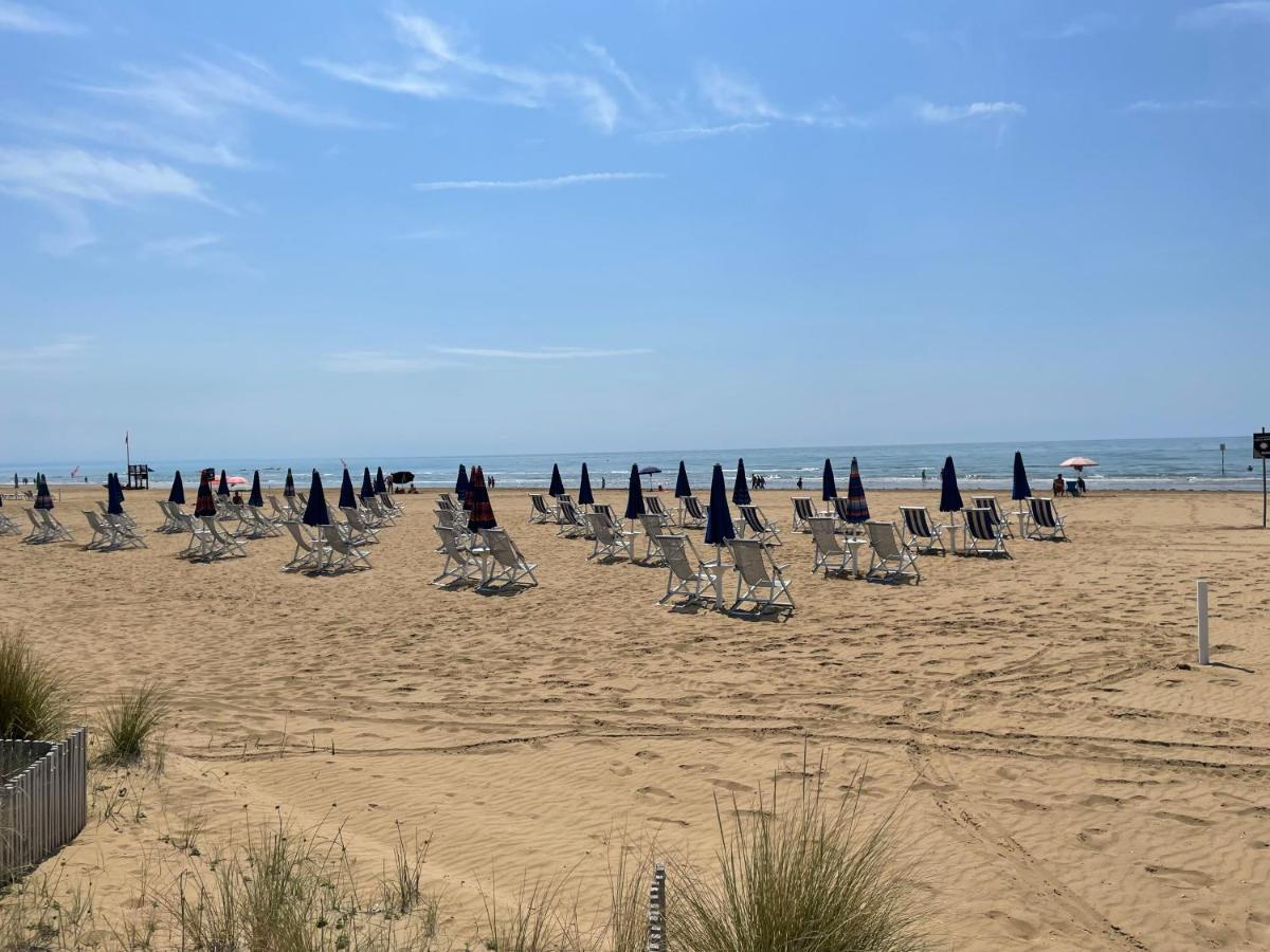Malibu Apartments Бибионе Екстериор снимка